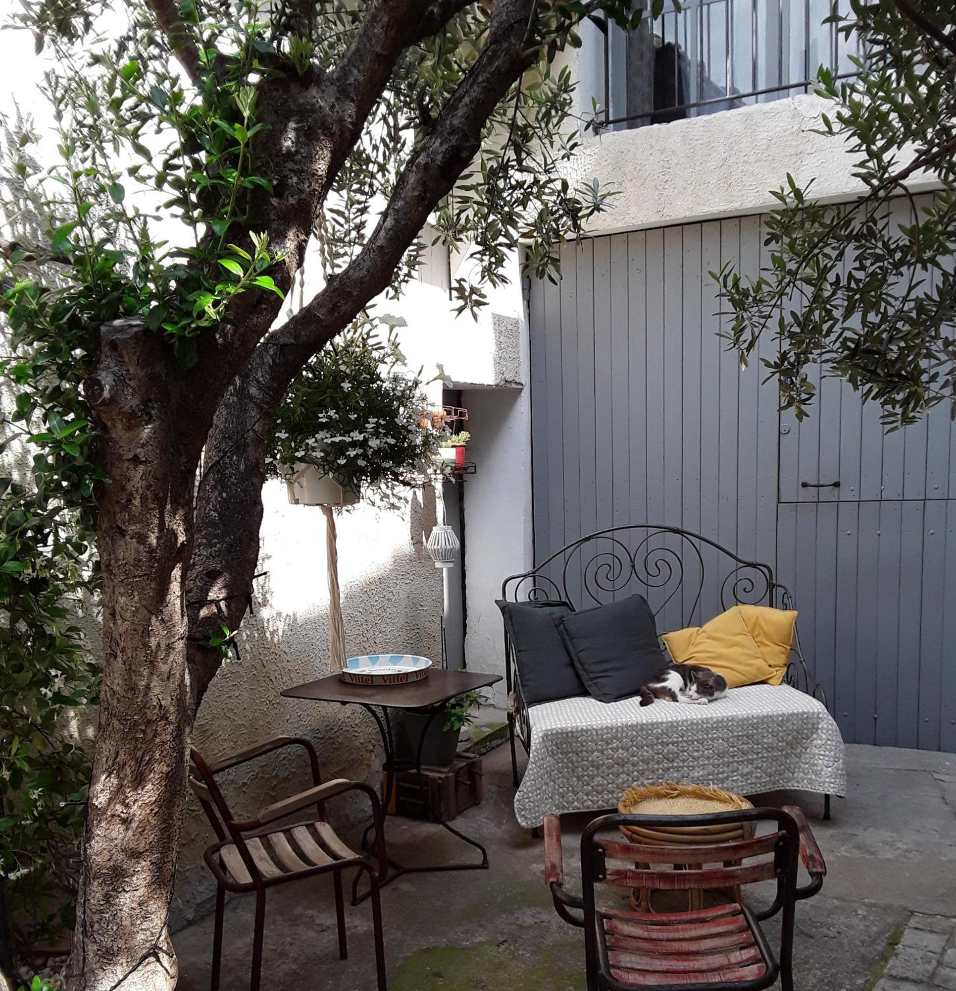 Bed and Breakfast Alheuredusud Violès Exterior foto